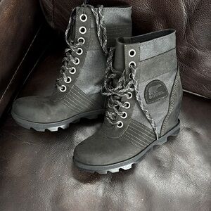 Black Sorel tactical boots